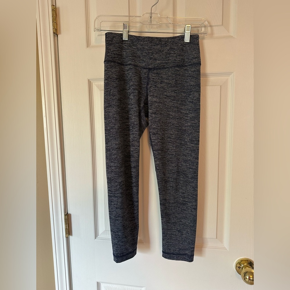 ❤️Cropped Blue Leggings Size XS